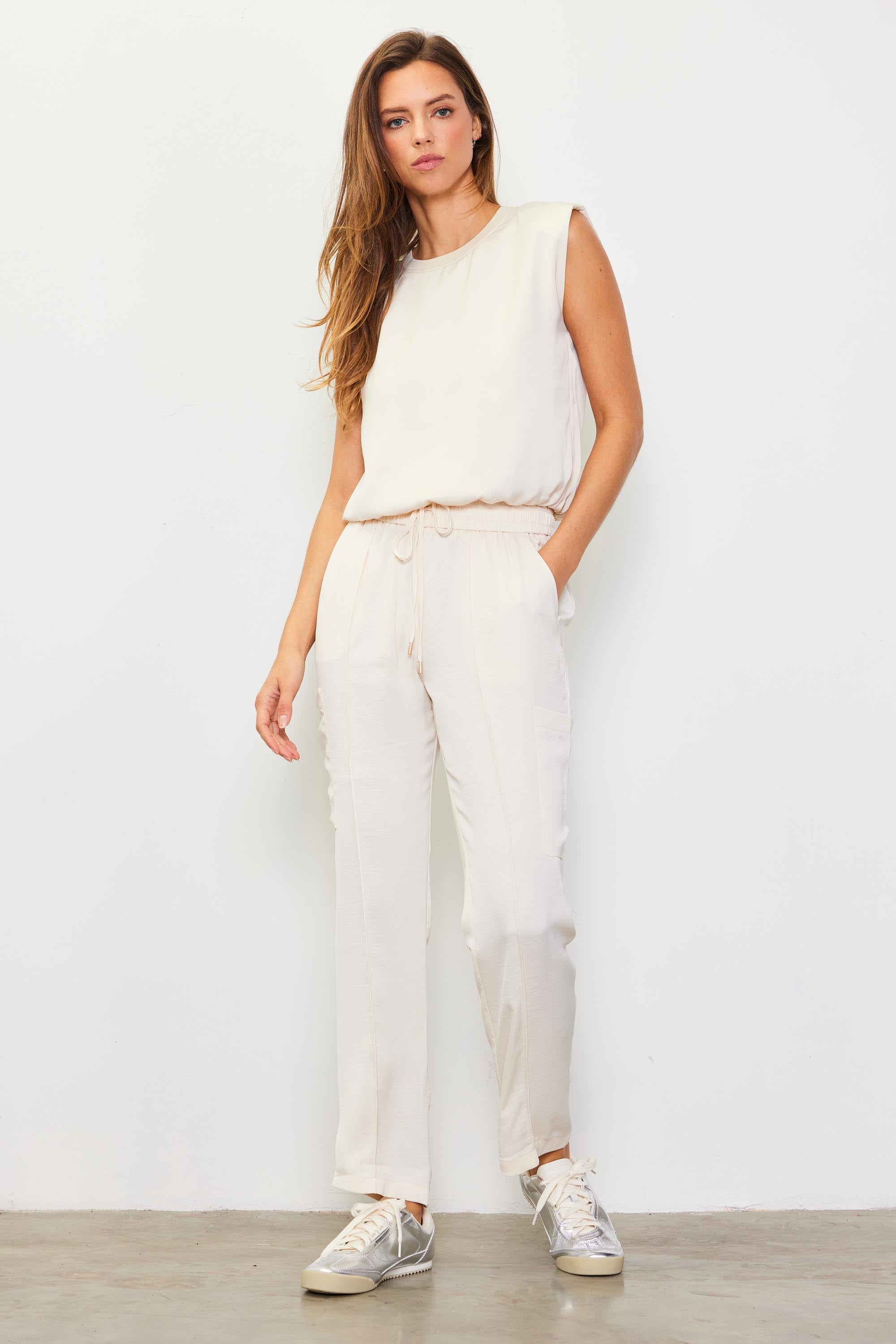 Relaxed Utility Pintucked Pants – SKIES ARE BLUE