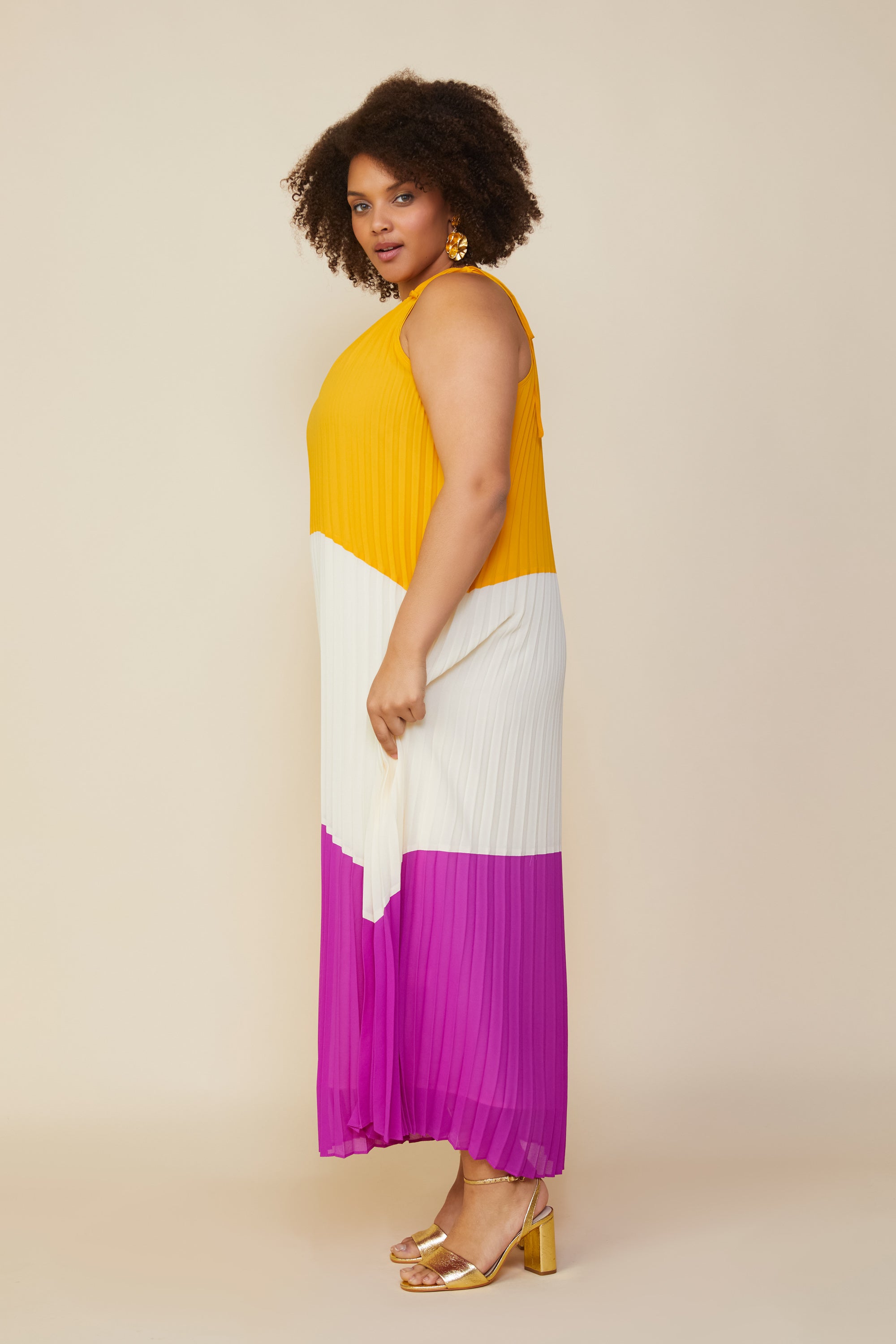 Plus size outlet pleated dress