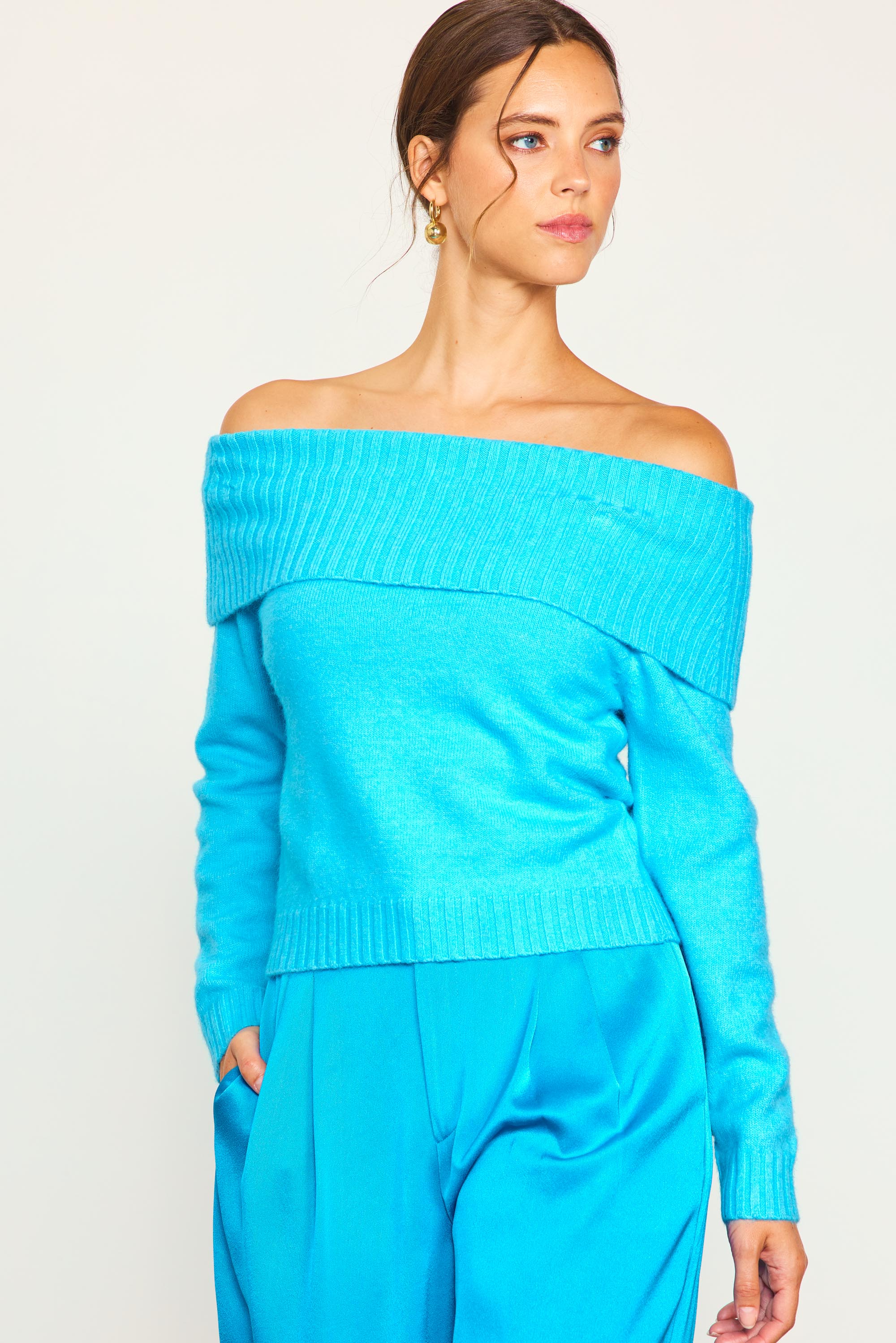 Off the clearance shoulder light sweater