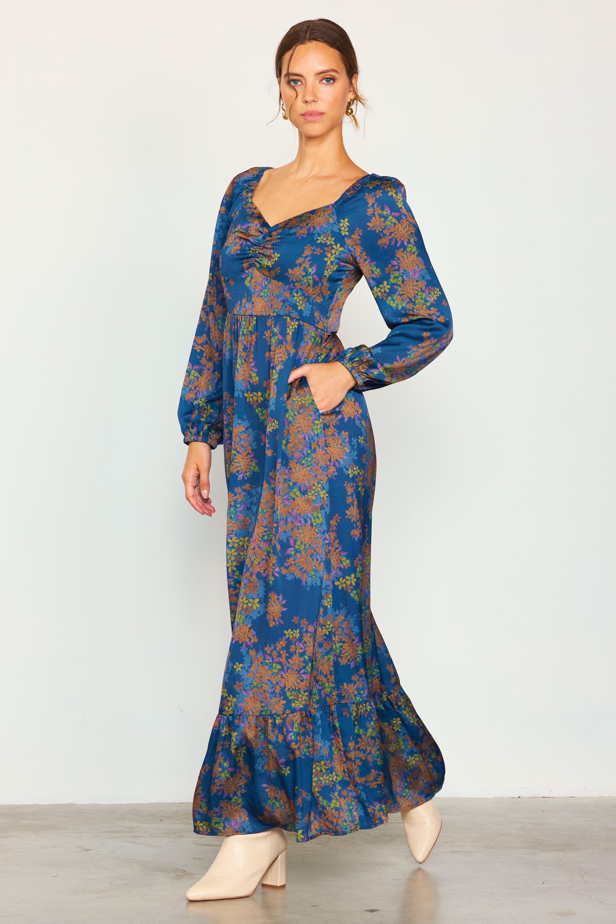 Sweetheart Neckline Longsleeve Maxi Dress – SKIES ARE BLUE